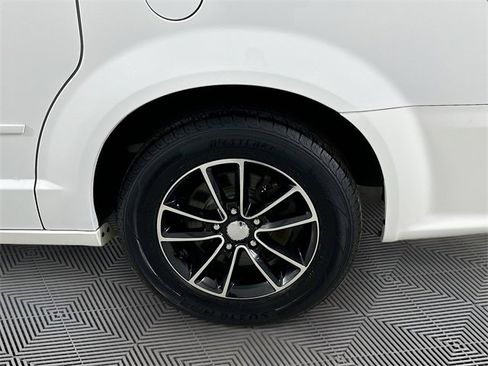Used 2017 Dodge Grand Caravan GT image 31