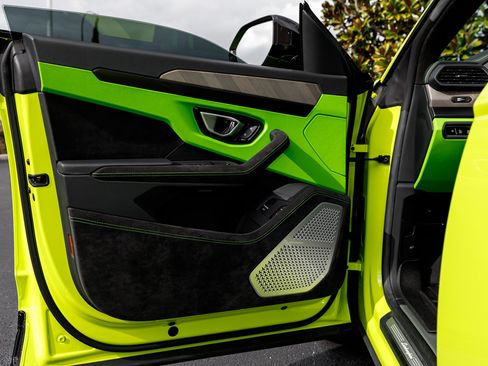 Used 2023 Lamborghini Urus S image 11