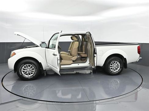 Used 2015 Nissan Frontier SV RWD image 48