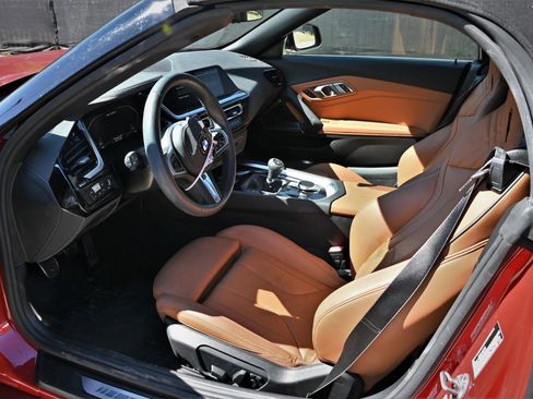Used 2025 BMW Z4 M40i w/ Edition image 17