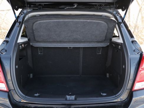 Used 2022 Chevrolet Trax LT w/ Midnight Edition image 24