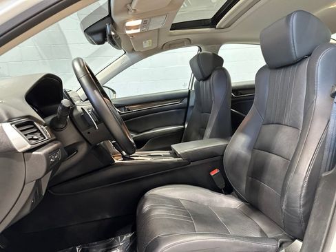 Used 2018 Honda Accord Touring image 13