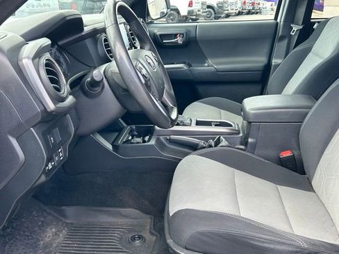 Used 2021 Toyota Tacoma TRD Sport w/ Technology Package image 26