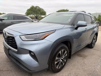 Used 2022 Toyota Highlander XLE video 1