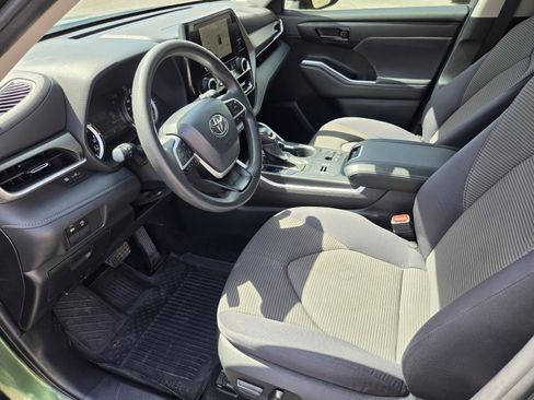 Used 2023 Toyota Highlander L FWD image 15