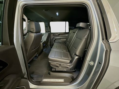 Used 2025 Chevrolet Suburban LT image 29