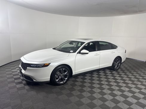Used 2023 Honda Accord EX image 8