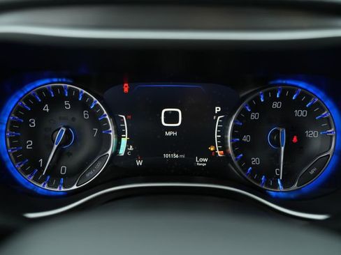 Used 2021 Chrysler Pacifica Touring FWD image 29