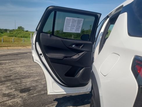 Used 2025 Chevrolet Equinox LT AWD/4WD image 33