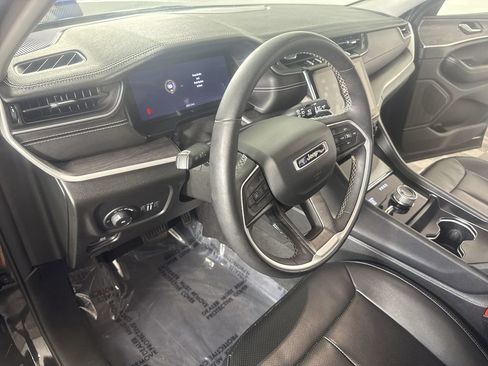 Used 2024 Jeep Grand Cherokee Limited w/ Luxury Tech Group II AWD/4WD image 11