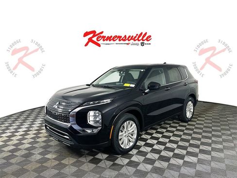 Used 2024 Mitsubishi Outlander ES image 3