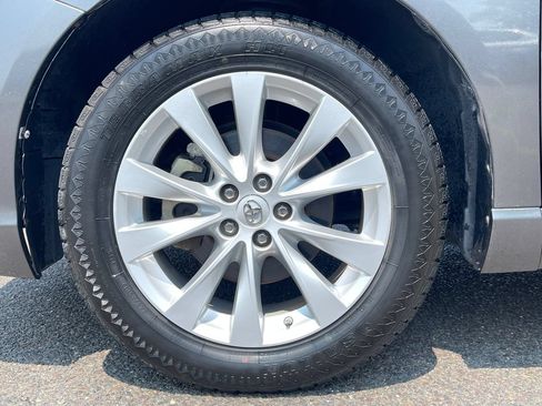 Used 2014 Toyota Venza LE FWD image 9