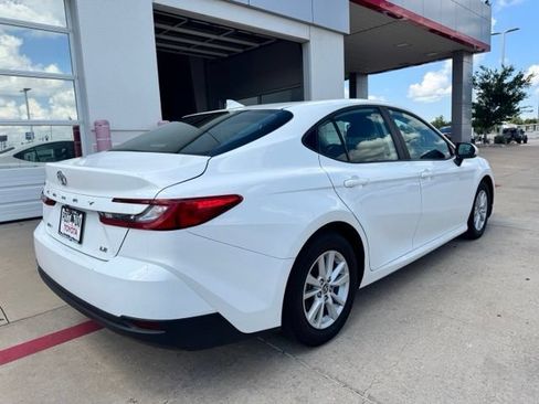 Used 2025 Toyota Camry LE FWD image 5