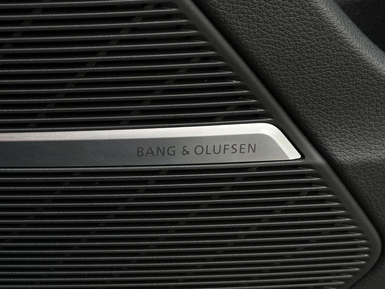Used 2019 Audi Q8 Prestige w/ Luxury Package AWD/4WD image 10