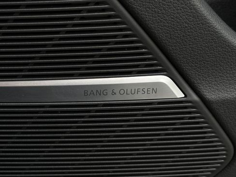 Used 2019 Audi Q8 Prestige w/ Luxury Package AWD/4WD image 10