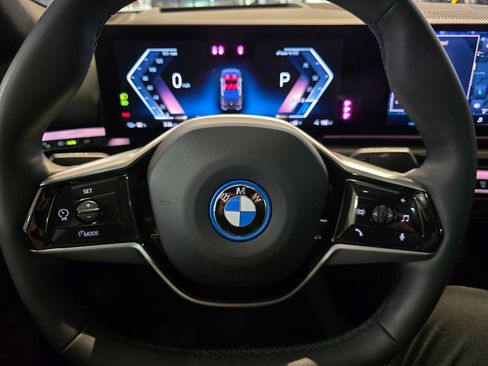 Used 2025 BMW i5 xDrive40 w/ Premium Package image 26