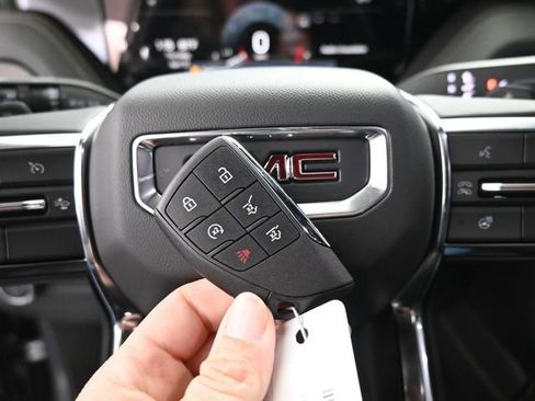 Used 2025 GMC Yukon XL Elevation image 39