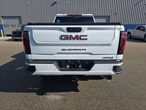 Used 2026 GMC Sierra 2500 AT4 w/ AT4 Premium Plus Package image 4