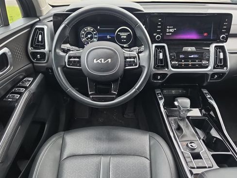 Certified 2023 Kia Sorento SX AWD/4WD image 9