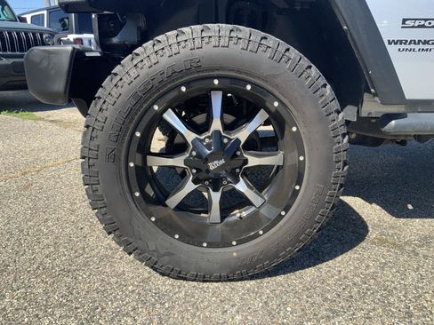 Used 2017 Jeep Wrangler Unlimited Sport w/ Quick Order Package 24S AWD/4WD image 15