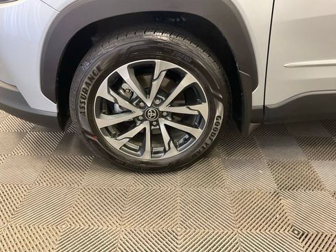 Used 2025 Toyota Corolla Cross XLE AWD/4WD image 9