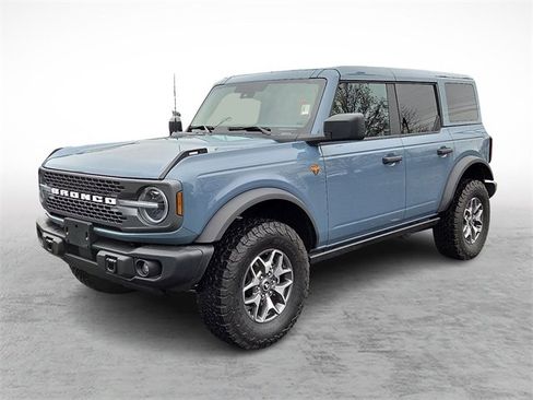 Certified 2025 Ford Bronco Badlands image 3