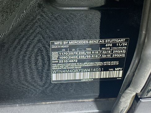 Used 2025 Mercedes-Benz GLB 250 image 12