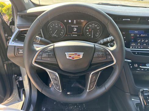 Used 2025 Cadillac XT5 Premium Luxury w/ Technology Package AWD/4WD image 18
