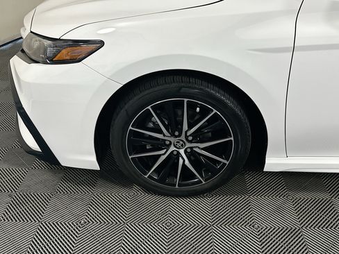 Used 2023 Toyota Camry SE FWD image 11