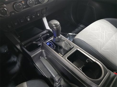 Used 2022 Toyota Tacoma TRD Sport image 25