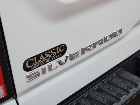 New 2026 Chevrolet Silverado 2500 ZR2 image 9