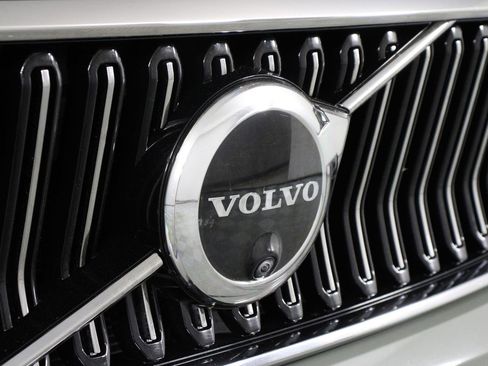 Certified 2025 Volvo XC40 B5 Plus image 27