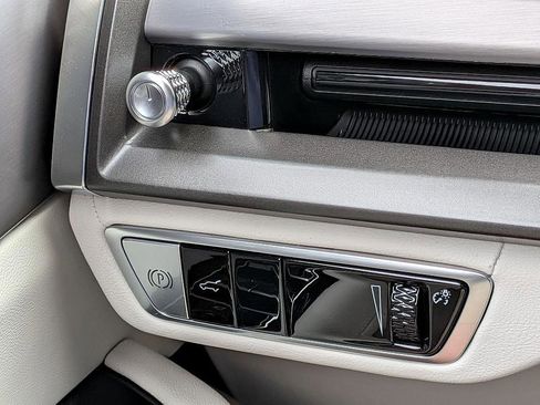 New 2026 Cadillac Vistiq Luxury image 15