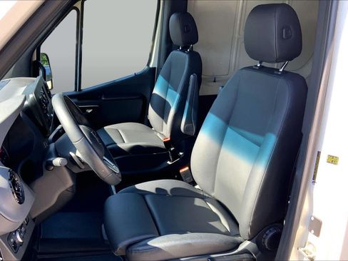 Used 2022 Mercedes-Benz Sprinter 2500 image 9