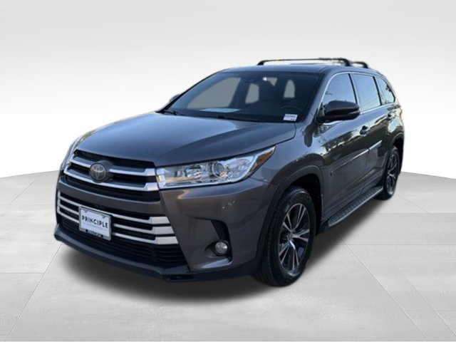Used 2019 Toyota Highlander Plus FWD image 2