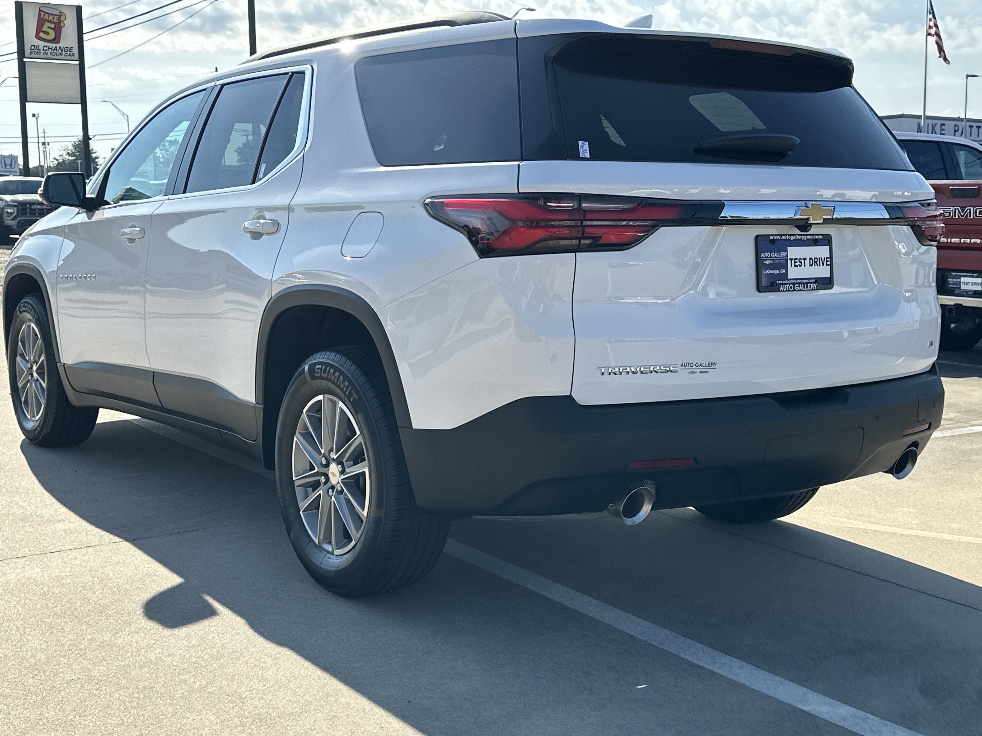 Certified 2023 Chevrolet Traverse LT FWD image 8