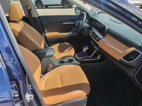 Used 2024 Kia Seltos EX image 23