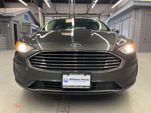 Used 2020 Ford Fusion SE image 2