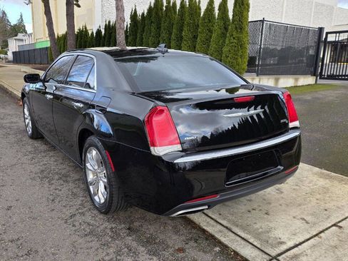Used 2016 Chrysler 300 C image 7