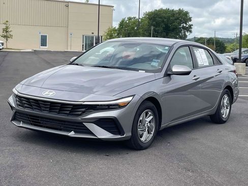 Certified 2026 Hyundai Elantra SE FWD image 7