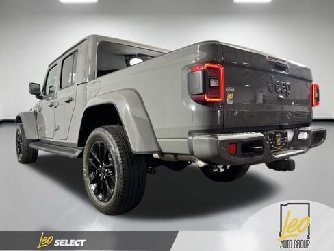 Used 2023 Jeep Gladiator Overland AWD/4WD image 9