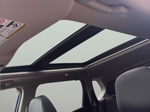 Used 2024 Nissan Rogue SL w/ SL Premium Package image 23