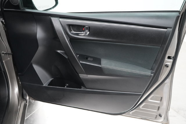 Used 2018 Toyota Corolla LE FWD image 39