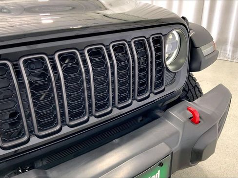 Used 2024 Jeep Wrangler Unlimited Rubicon w/ Convenience Group AWD/4WD image 30