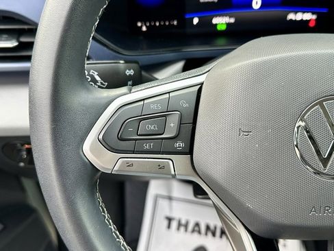 Used 2022 Volkswagen Taos SE image 32