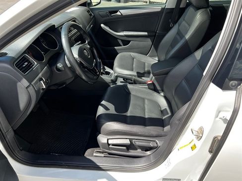 Used 2017 Volkswagen Jetta SE FWD image 16