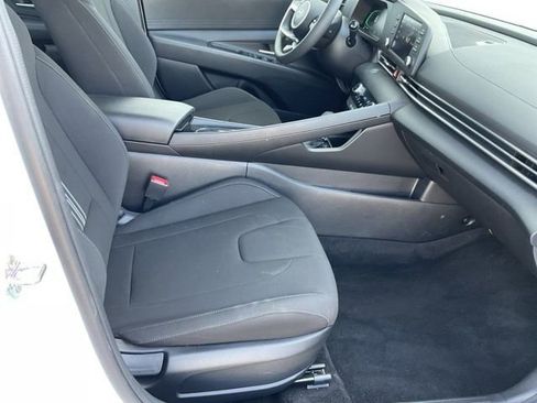 Used 2025 Hyundai Elantra Blue image 15