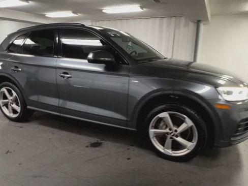 Used 2020 Audi Q5 2.0T Titanium Premium Plus w/ Premium Plus Package AWD/4WD image 2