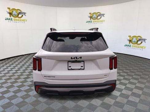 Used 2025 Kia Sorento SX AWD/4WD image 9