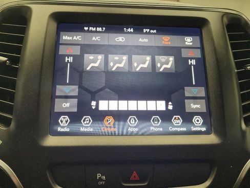 Used 2019 Jeep Cherokee Trailhawk image 25